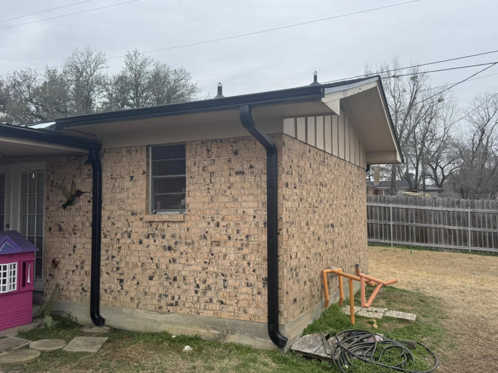 Smart Seamless Gutters vs Sectional Gutters East Texas Facts